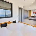 Вилла Modern 4 Bedroom With Sea Views & Salt-water Pool *