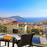 Modern 4 Bedroom With Sea Views & Salt-water Pool Вилла