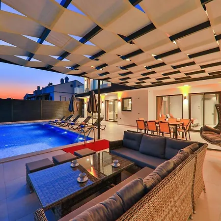 Вилла Modern 4 Bedroom With Sea Views & Salt-water Pool Каш