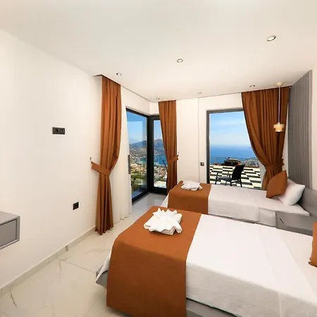Modern 4 Bedroom With Sea Views & Salt-water Pool كاس
