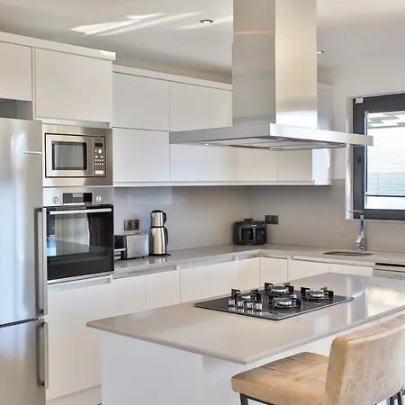 Modern 4 Bedroom With Sea Views & Salt-water Pool فيلة كاس