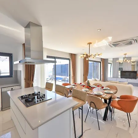 Modern 4 Bedroom With Sea Views & Salt-water Pool فيلة *