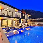 فيلة Modern 4 Bedroom With Sea Views & Salt-water Pool
