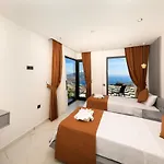 Modern 4 Bedroom With Sea Views & Salt-water Pool كاس
