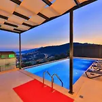 Modern 4 Bedroom With Sea Views & Salt-water Pool فيلة *