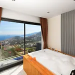Modern 4 Bedroom With Sea Views & Salt-water Pool * كاس