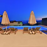 Modern 4 Bedroom With Sea Views & Salt-water Pool * كاس