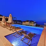 Modern 4 Bedroom With Sea Views & Salt-water Pool * كاس