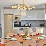 Modern 4 Bedroom With Sea Views & Salt-water Pool *