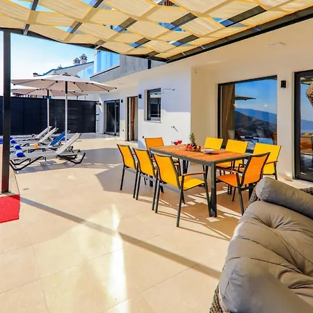 Modern 4 Bedroom With Sea Views & Salt-water Pool فيلة *