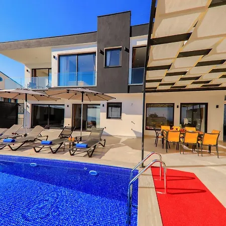Modern 4 Bedroom With Sea Views & Salt-water Pool كاس
