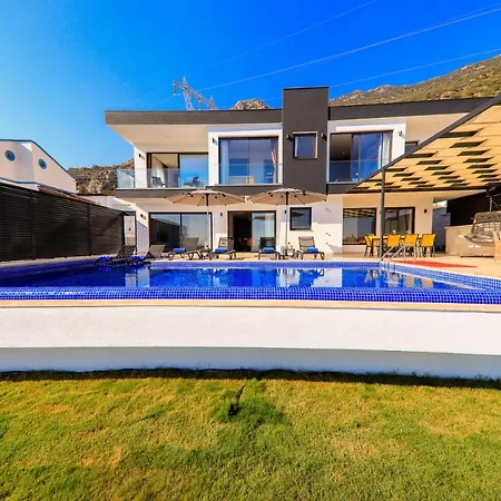 Modern 4 Bedroom With Sea Views & Salt-water Pool فيلة كاس