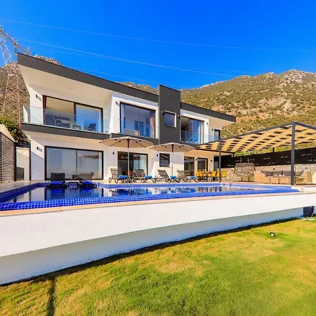 Modern 4 Bedroom With Sea Views & Salt-water Pool فيلة *