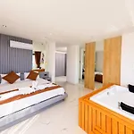 Modern 4 Bedroom With Sea Views & Salt-water Pool Villa *
