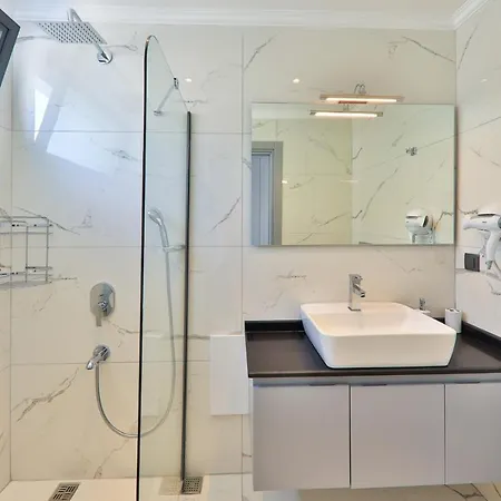 Modern 4 Bedroom With Sea Views & Salt-water Pool 别墅 卡斯