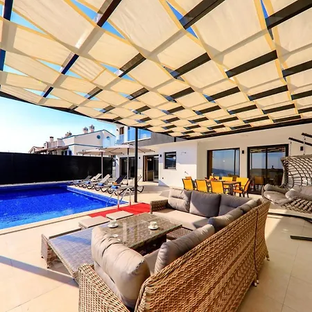 别墅 Modern 4 Bedroom With Sea Views & Salt-water Pool *