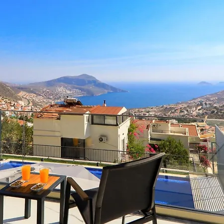 Modern 4 Bedroom With Sea Views & Salt-water Pool 别墅