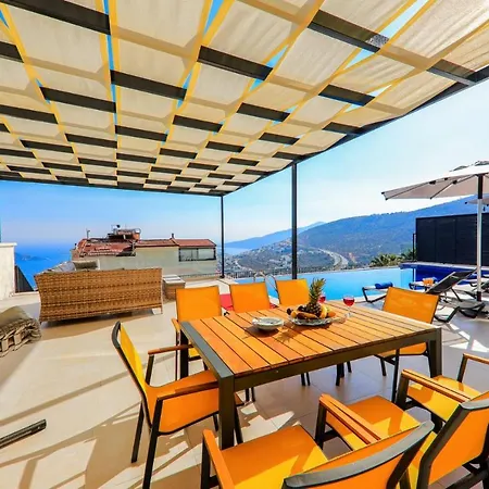 Modern 4 Bedroom With Sea Views & Salt-water Pool 别墅